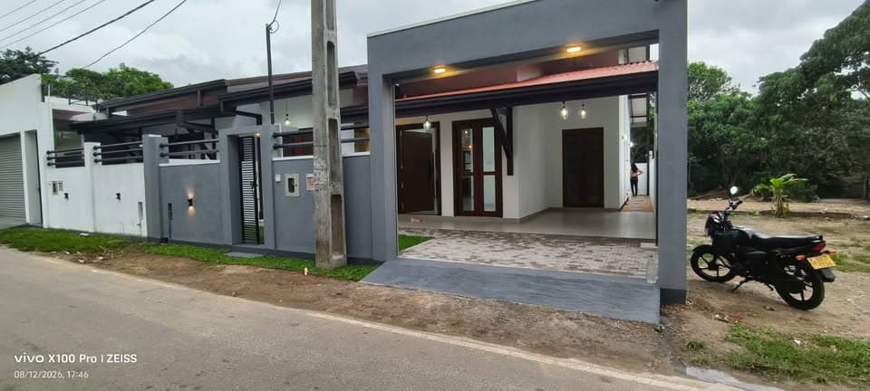 LUXURY SINGLE STORY MODERN HOUSE FOR SALE IN ATHURUGIRIYA