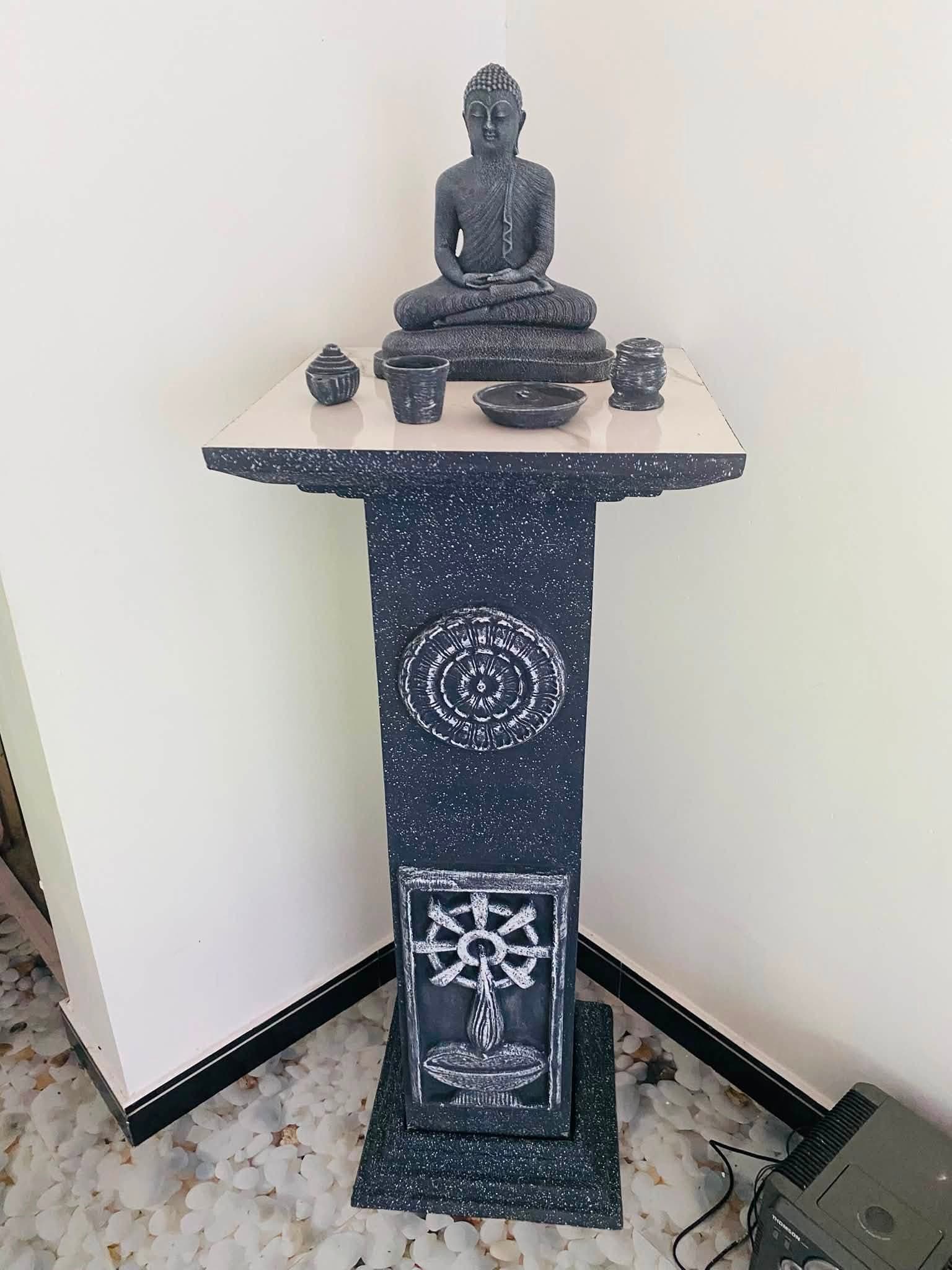 Buddha Statue with Flower & Oil Lamp Set / බුදු පිළිම සහ මල් පහන් කට්ටලය